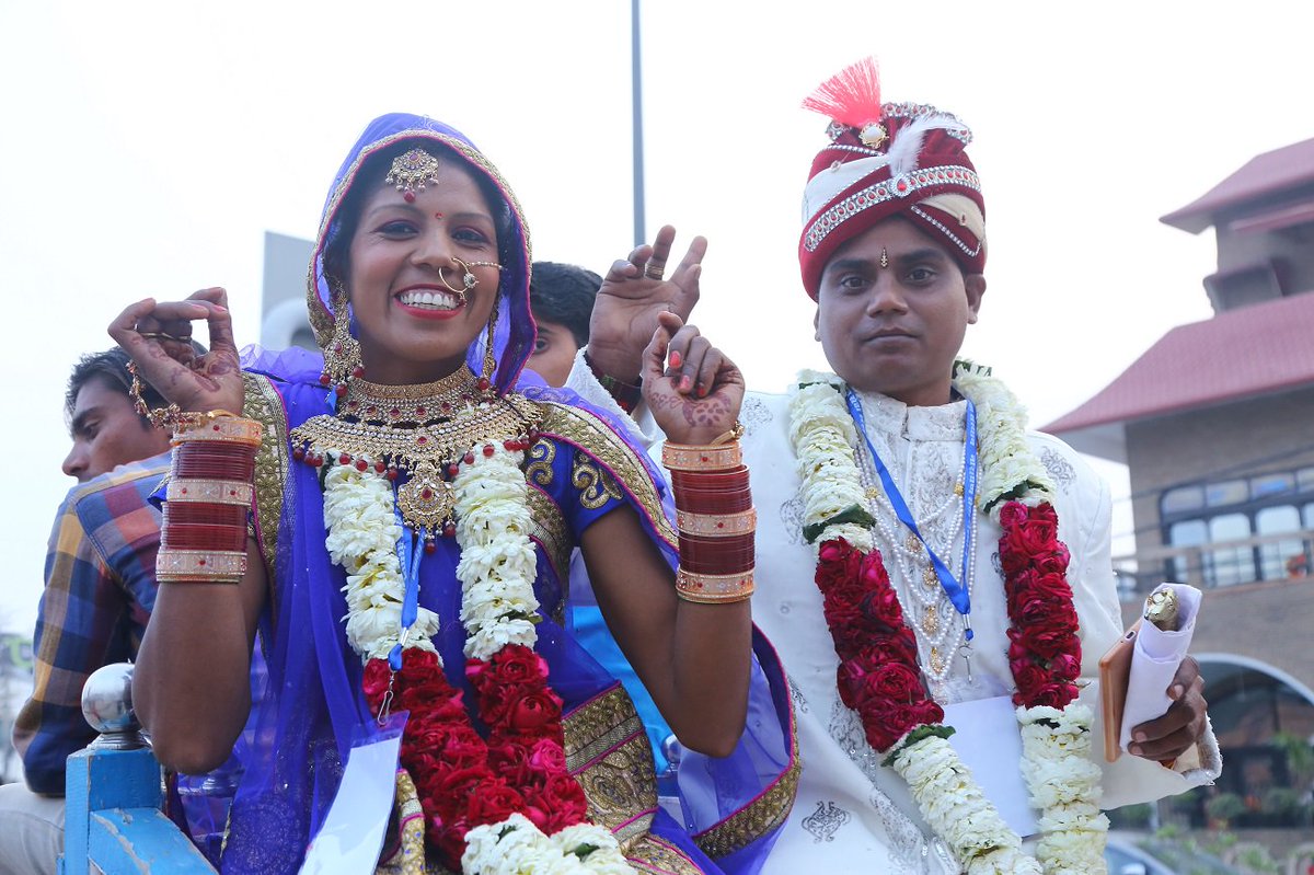 narayanseva_'s tweet photo. The grand bindoli ceremony of couples in #divyangvivah2019 was carried out with full zest on the busy roads of Delhi. The pictures are an understatement of how grand the ceremony was! 
#bindoli #masswedding #royalwedding https://t.co/eLXgQd9PGv