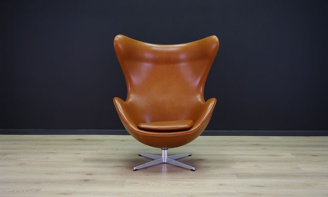 _pamono's tweet photo. Did you know that #ArneJacobssen specifically designed the #Eggchair for the lobby and reception areas of the SAS Royal Hotel in Copenhagen?
available on #pamono: https://t.co/j3psRIduMA https://t.co/X2vAsIbKke