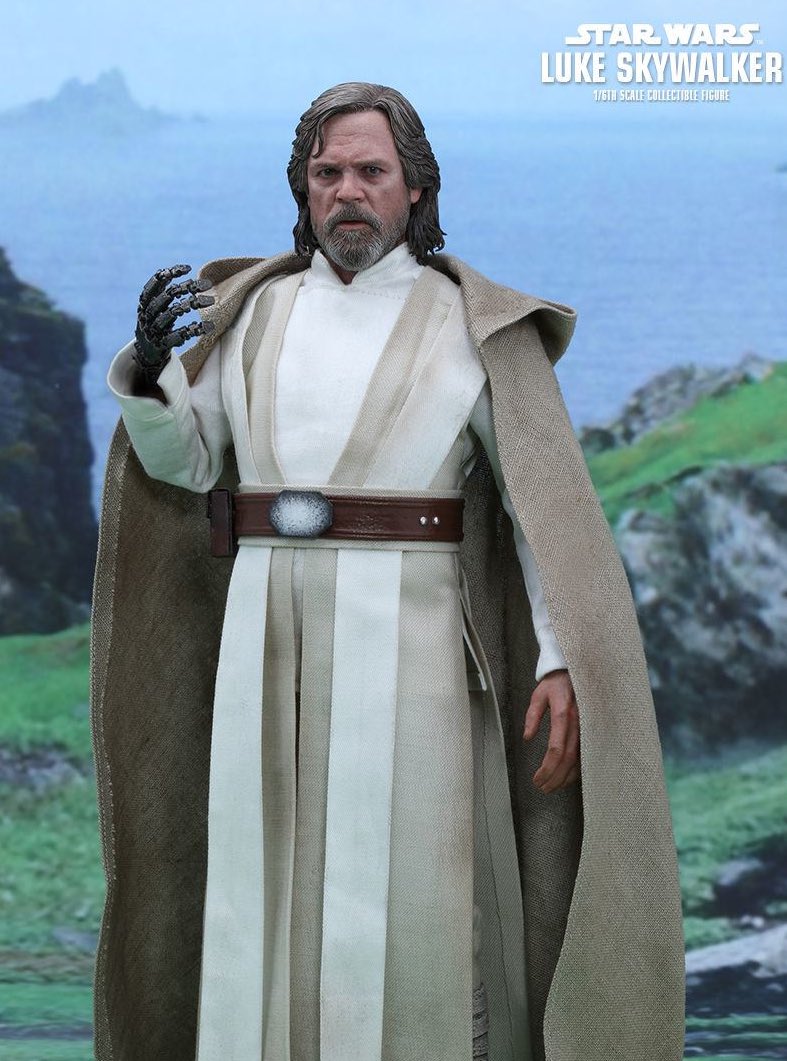MentorSkywalker's tweet photo. #ItsNotAMancaveWithout collectibles. https://t.co/kv8bLXHcie