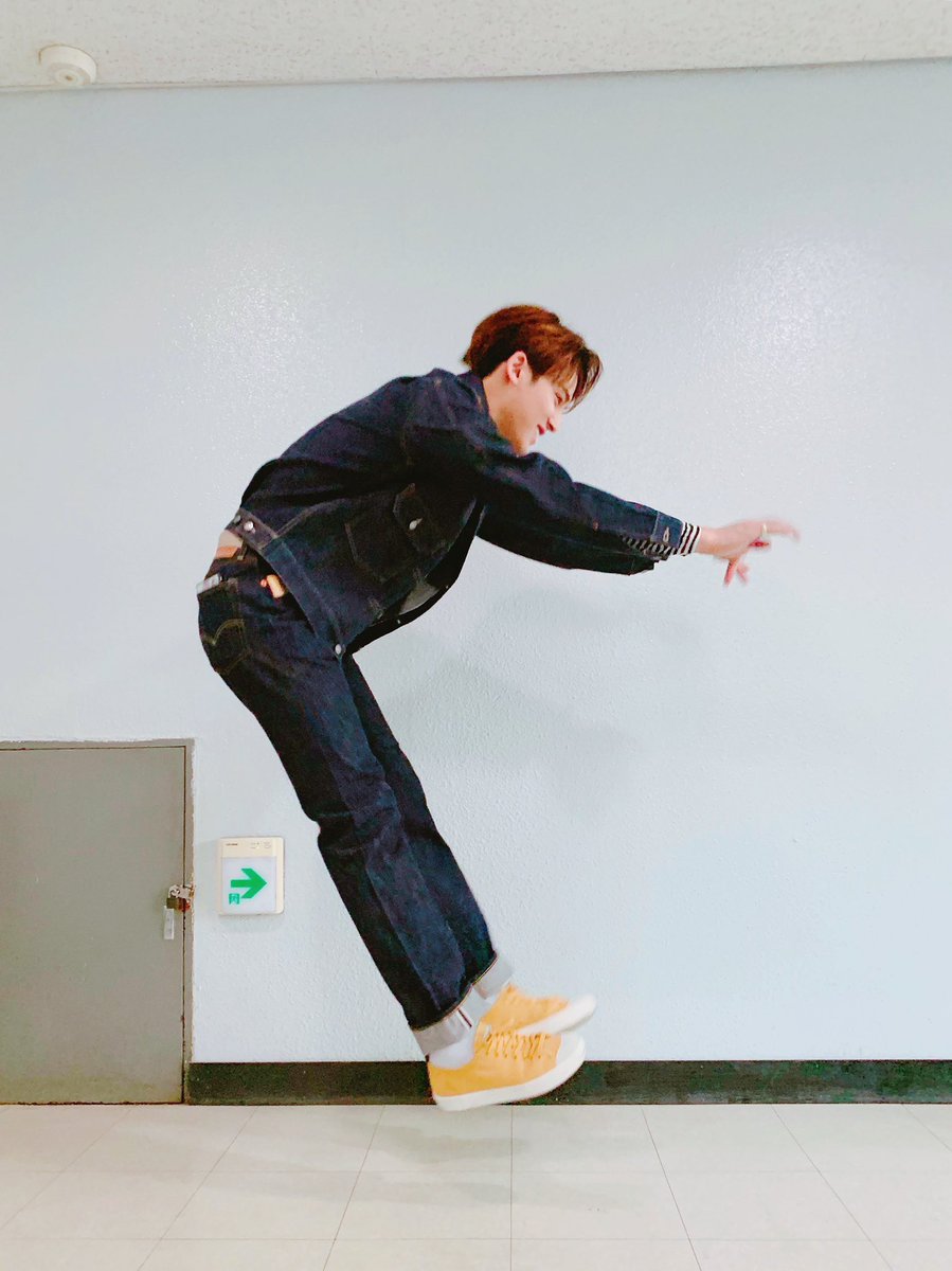 SVTSpain's tweet photo. [TRAD] 190303

[17’S MINGYU]Booboo 🚞 Booboo 🚃 Esta estación trae la primavera 👖(Cheong Cheong) Mingyu, 👖👖La estación de Mingyu😊CARAT, por favor únanse con el Mr Ming MC en el nuevo semestre cálido💙 #IsItHot Ming🔥El nuevo semestre de CARAT estará lleno de cosas felices🥰 https://t.co/O63QjtA5Yx