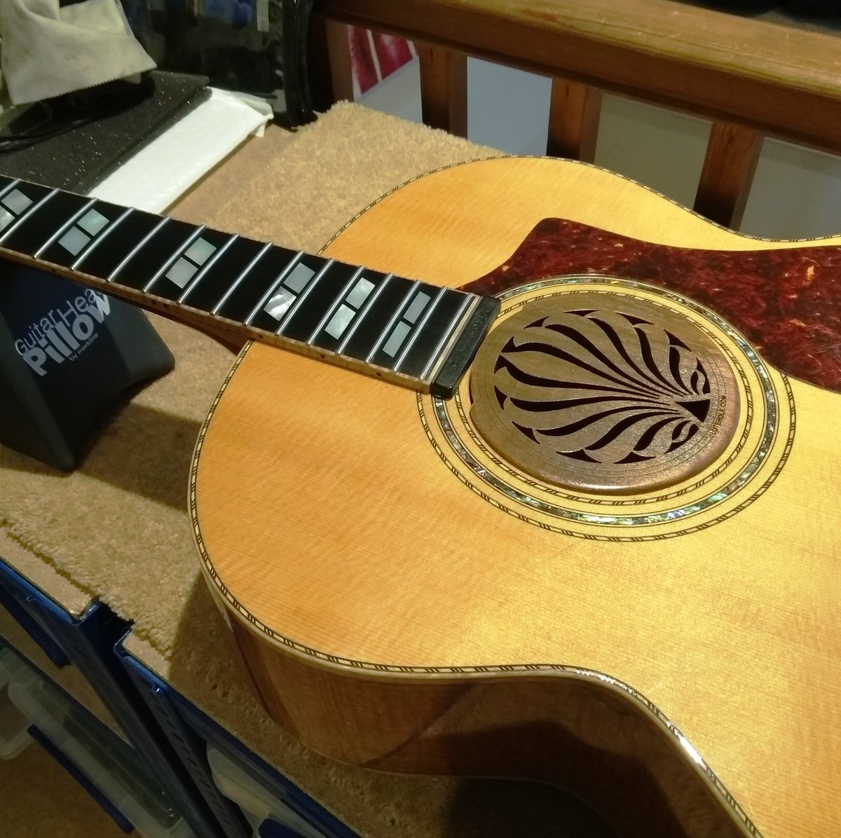 madisaf's tweet photo. Finally some time to clean and restring this Chris George Guitars custom acoustic https://t.co/iaepgbAfUj - complete with #lutehole #newtonestrings #shadowelectronics #guitarheadpillow https://t.co/ErknnkZA8Z