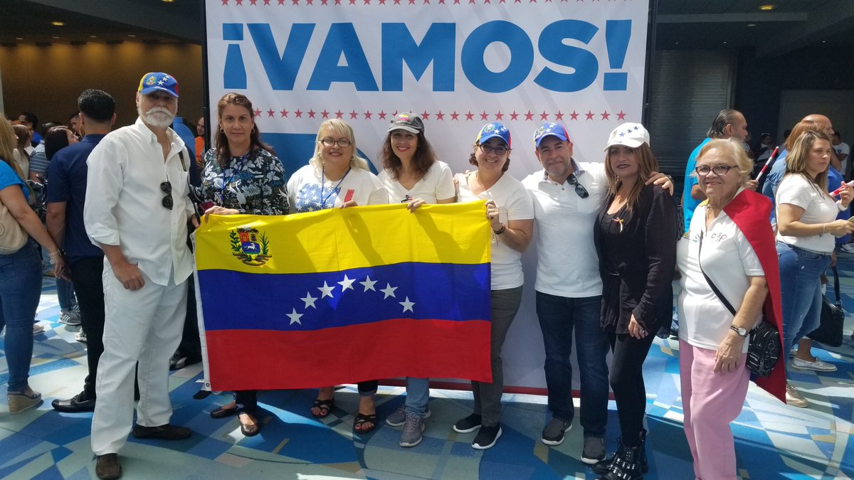 cuchy68's tweet photo. @silviacasado14 Un placer saludarlos🤝los #Boricuas siempre vamos apoyar al pueblo #Venezolano @ricardorossello @jguaido @alcaldeledezma @green_astrid https://t.co/Z9aihg68B0