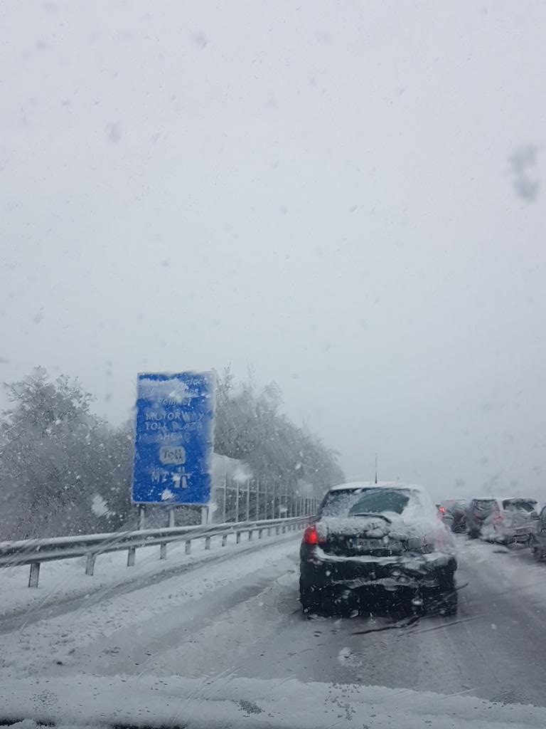 emmydotcon's tweet photo. @aaroadwatch @MetEireann @TodayFMNews traffic stopped on #n7 #blizzard #snow https://t.co/Dlc7WEqrVl