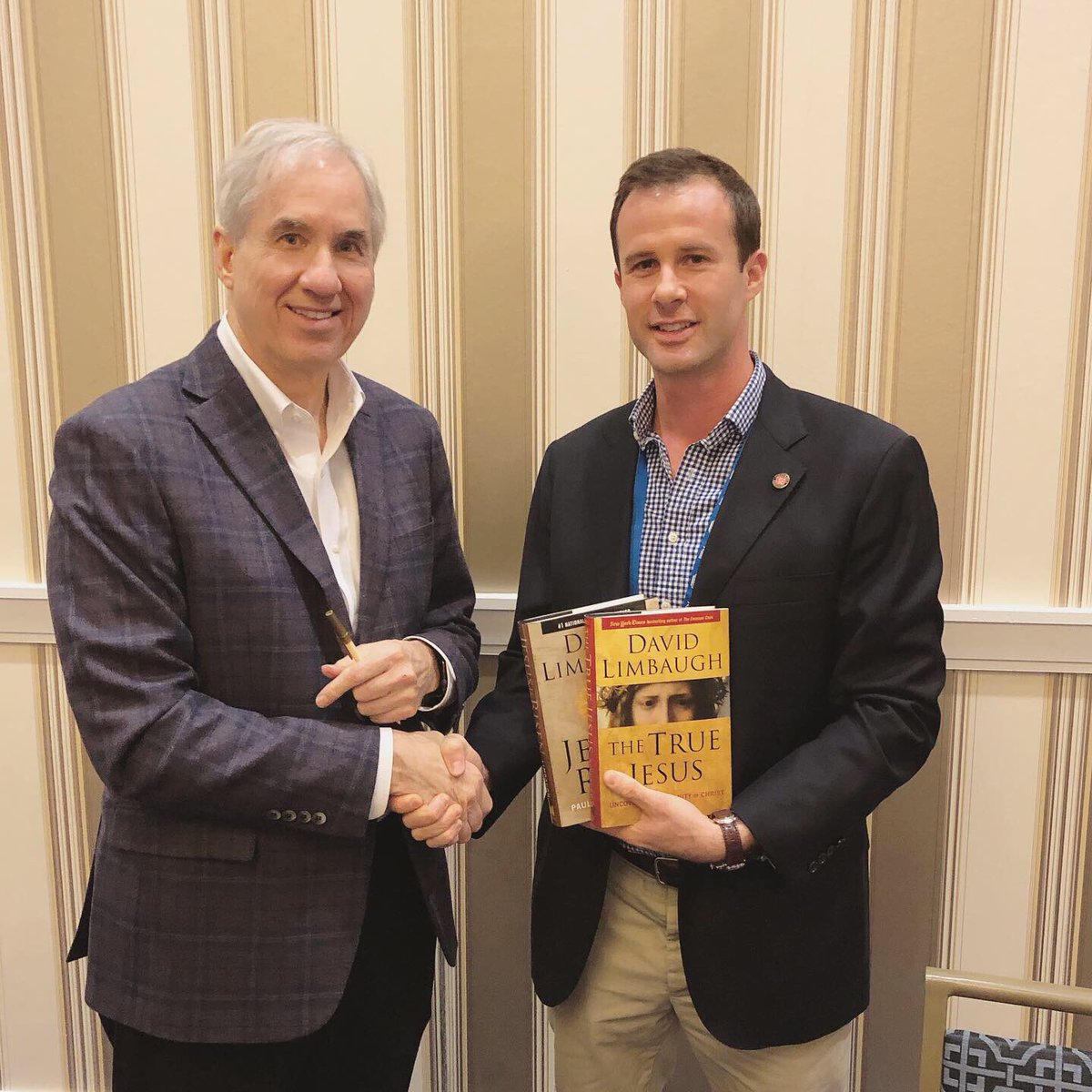 Matt_Bucklin's tweet image. The 2019 ‘What Makes America Great’ @CPAC was a yuge success. Always great spending time with these excellent Americas! 🇺🇸👍 @Kildea @BrianSwensen @iheartmindy @DavidLimbaugh @stogieguys #CPAC #CPAC2019