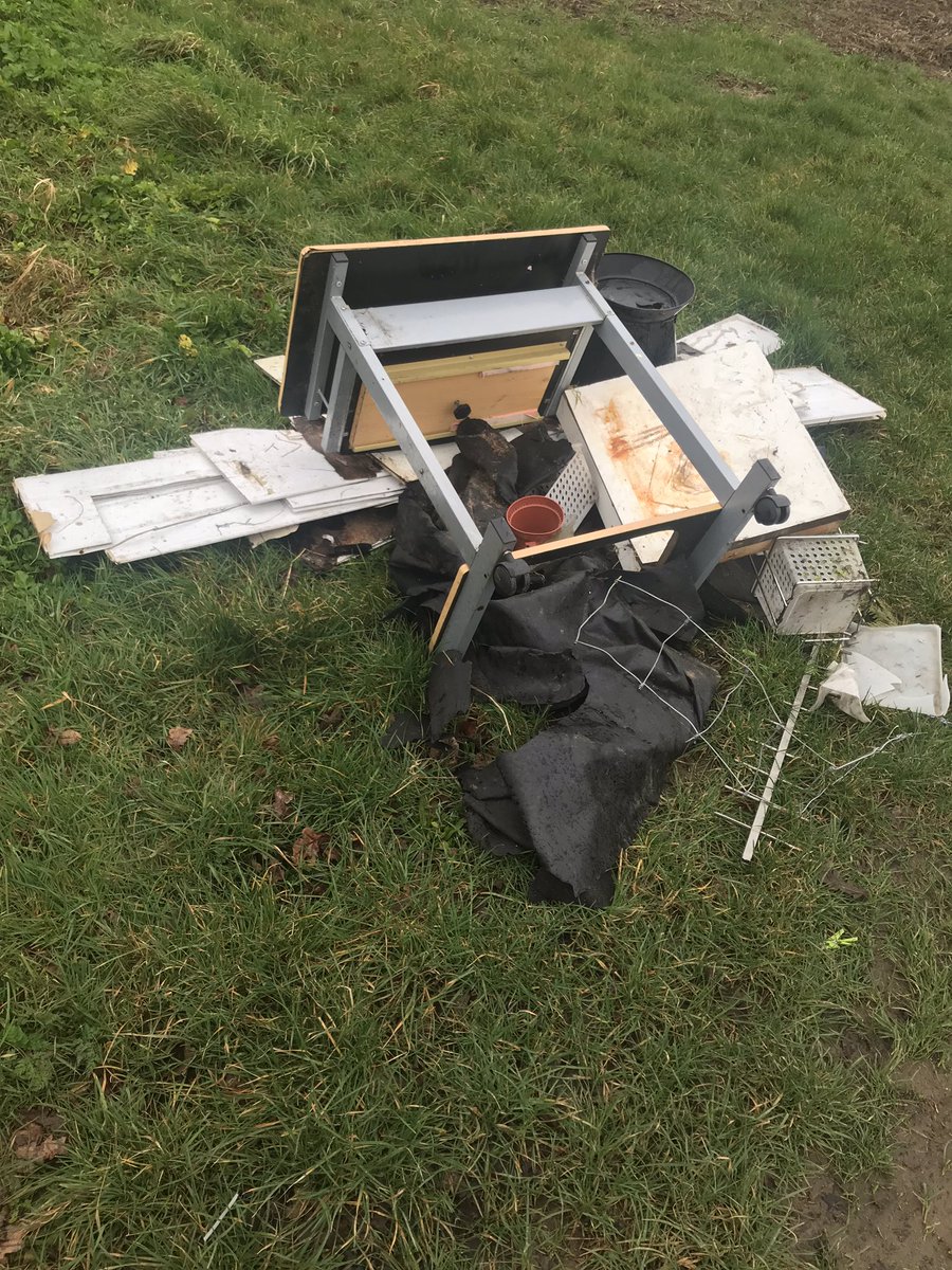 jimmyanderson91's tweet photo. @NorfolkCC @NorthNorfolkDC fly tipped household rubbish in a field gateway, #flytipping #dumped #needmoretobedoneaboutit https://t.co/LaWZMV3ntC