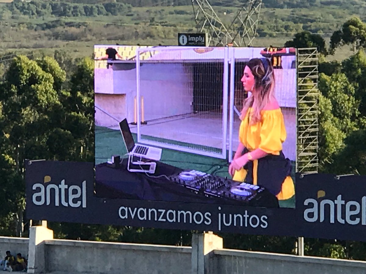 #Peñarol | Ella pincha música en el CDS, antes de <a href="/OficialCAP/">PEÑAROL</a> <a href="/JuventudUy/">Club Atlético Juventud</a>