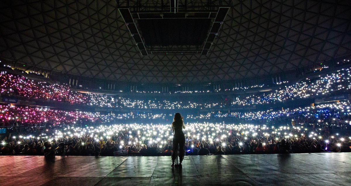 cyrusxariana's tweet photo. "Me encantaria decir algo interesante, pero todo lo que hago es cantar karaoke y mirar videos de one direction"

#HappyBirthdayCamila #CAMILABDAY #Happy22YearsCamila https://t.co/q2RVruMfg3