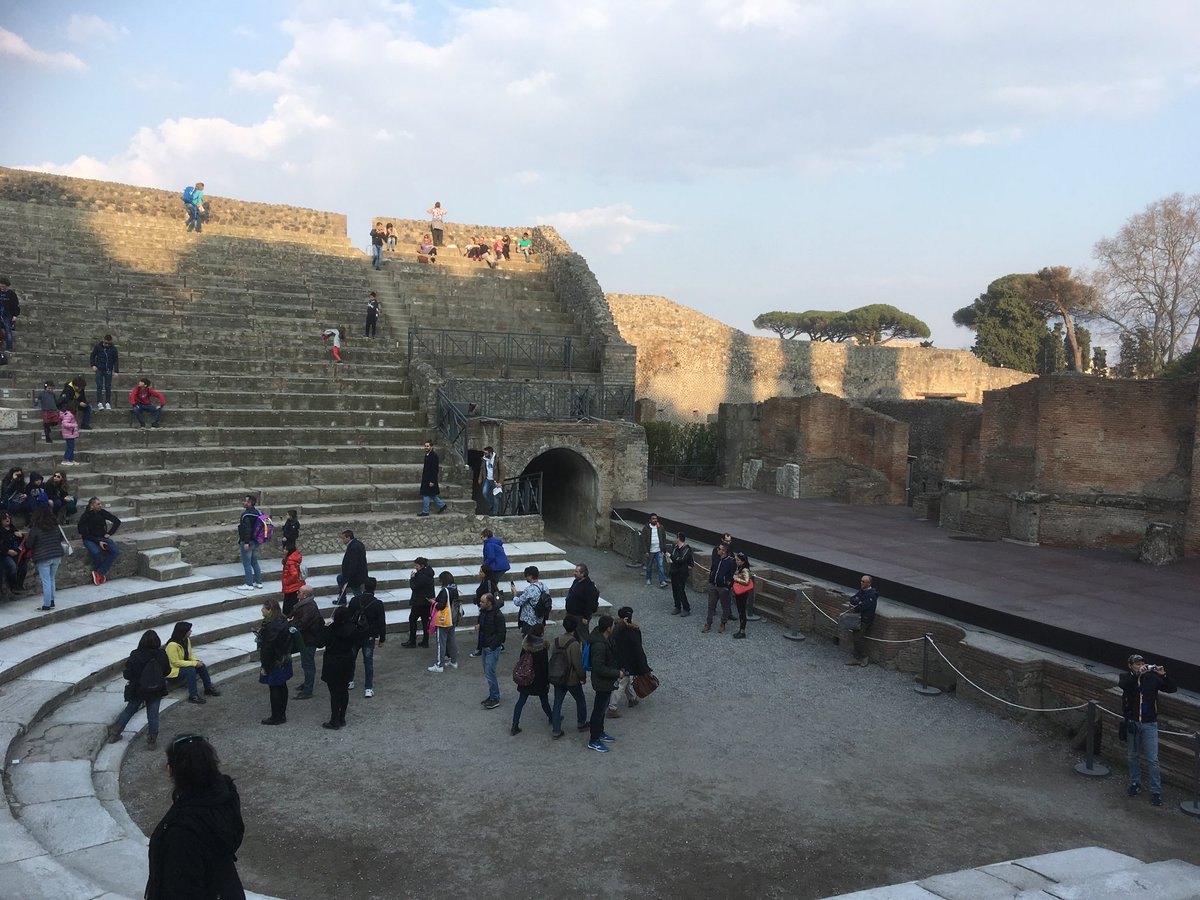 Enjoying being theatrical in downtown Pompei #theatre #awesomeplace