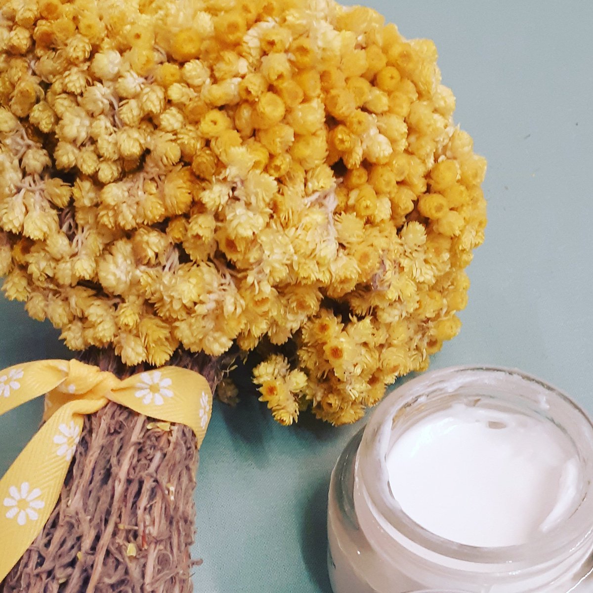 BNaturell's tweet photo. #greenbeautyblogger #greenbeauty #nochemicals #naturellkosmetik #oliveoilhandcream #olivenöl #naturelcosmetics #oliveoil #cleanbeauty #cleanbeautyblogger #sensitiveskincare #skincareblogger #skincare #handundkörpercreme #Berlin #winterfeldtmarkt #nollendorfplatz #deutschland🇩🇪 https://t.co/nlSk4QOYuX