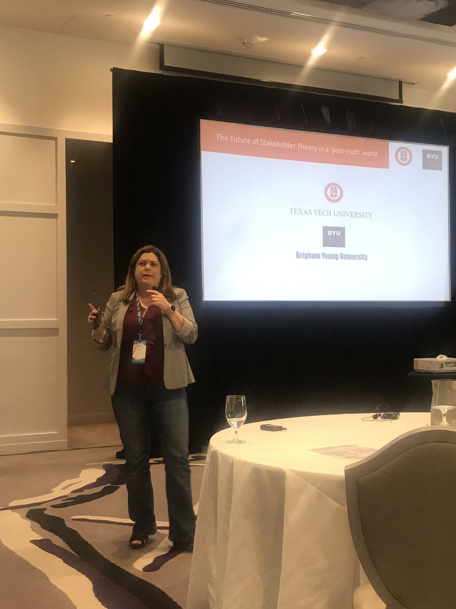 SEEconf's tweet photo. #SEEConf coming to an end! Special thanks to @maritzaespina for all her hard work! Stay tuned for next year location and dates! #Sustainability #ethics #Entrepreneurship https://t.co/iIPkQZLQlh