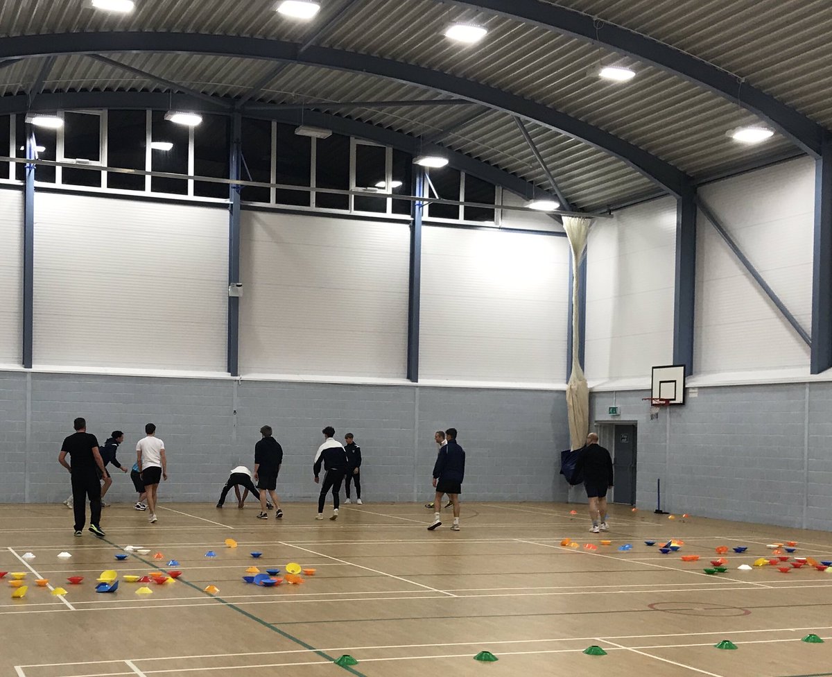 VerwoodCC's tweet image. Thanks to @jackdriscoll143 and Ali G for running our first preseason training session tonight. A few shots of our warm up drills and one of our batting drills. Really good numbers with new, old and returning faces. #sameagainnextweek #UpTheVCC