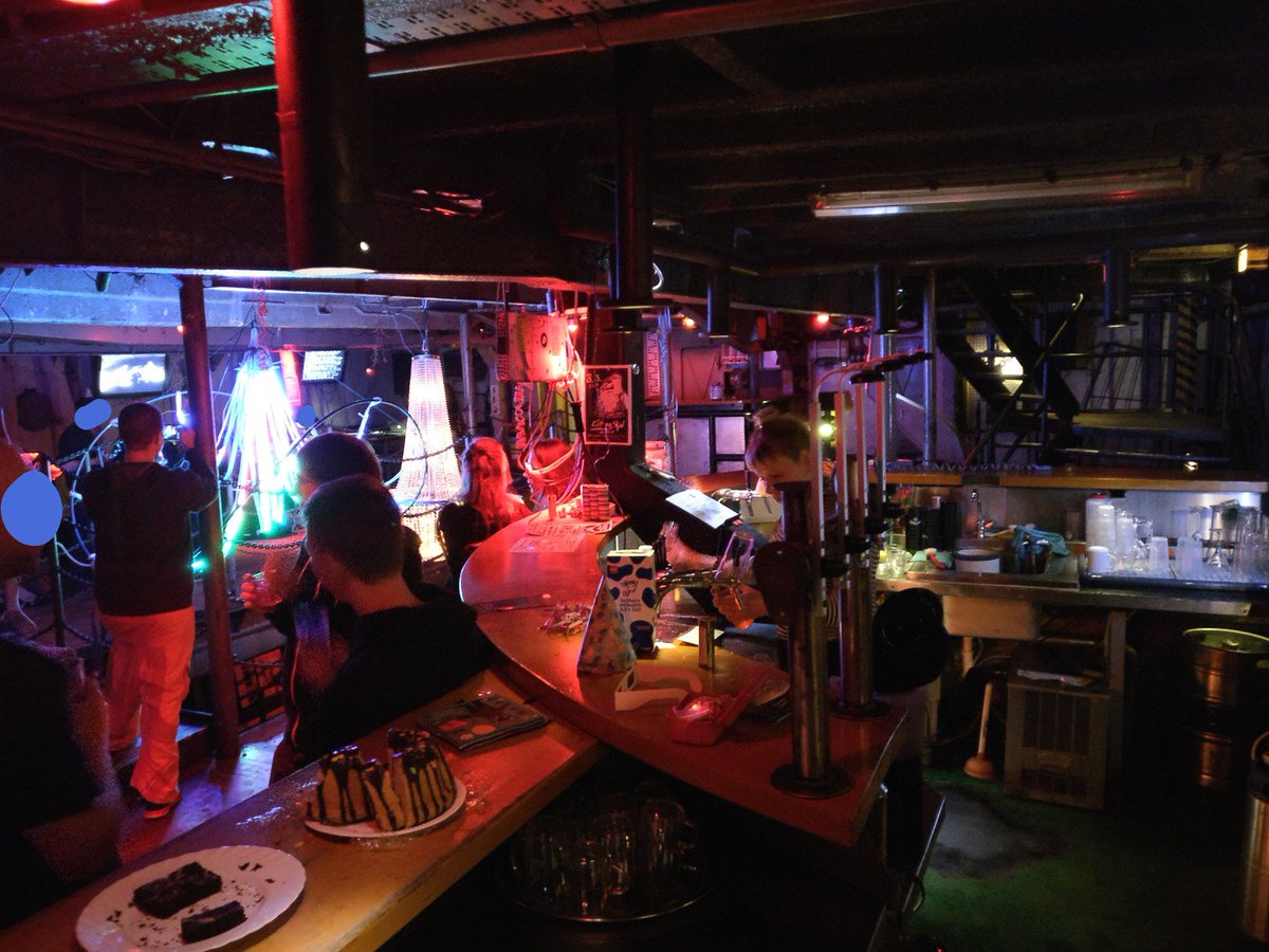 paskow's tweet photo. Feierwoche überstanden! Das war die geilste Geburtstagsparty aller Zeiten. Danke danke an alle, die da waren. Wir machen das wieder! ;) #cabletrash #msstubnitz https://t.co/TE4dhvcd0P