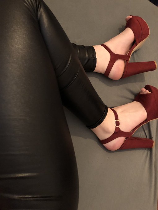 First set of high heels!!! 🤩👠 #highheelslove #footfetısh #femboy #heels #sissyshoes #sissy https://t<a href="/tag/highheelslove"class="tags">#highheelslove</a><a href="/tag/footfet%C4%B1sh"class="tags">#footfetısh</a><a href="/tag/heels"class="tags"><span>#heels</span></a><a href="/tag/sissy"class="tags"><span>#sissy</span></a><a href="/tag/femboy"class="tags"><span>#femboy</span></a><a href="/tag/sissyshoes"class="tags"><span>#sissyshoes</span></a>