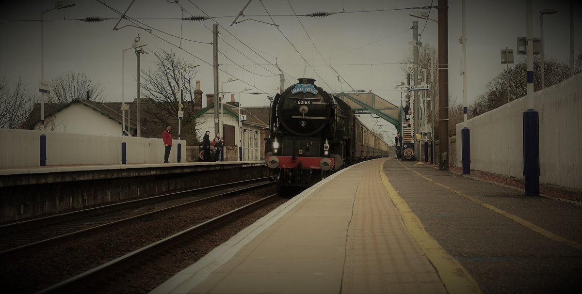 BigScottfiBigT's tweet image. Something different in The Pans this afternoon 
@60163_Tornado passing through ...and a wee bonus just behind it .