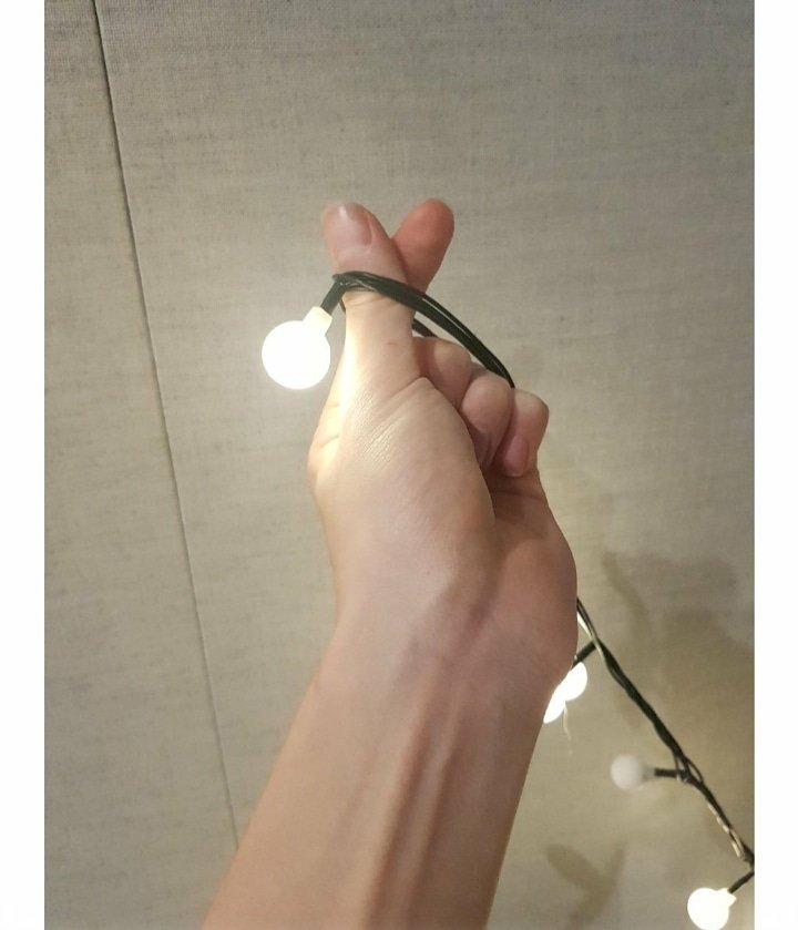 _txtofficial_'s tweet photo. [Actualización Univer Comunity TXT Taehyun]

Dijo que estaba muy agradecido por las personas que lo estaban felicitando por su debut. Tambien dijo que el coreógrafo lo felicitó por su buen empeño en el baile😊 https://t.co/2k6w2huKpK