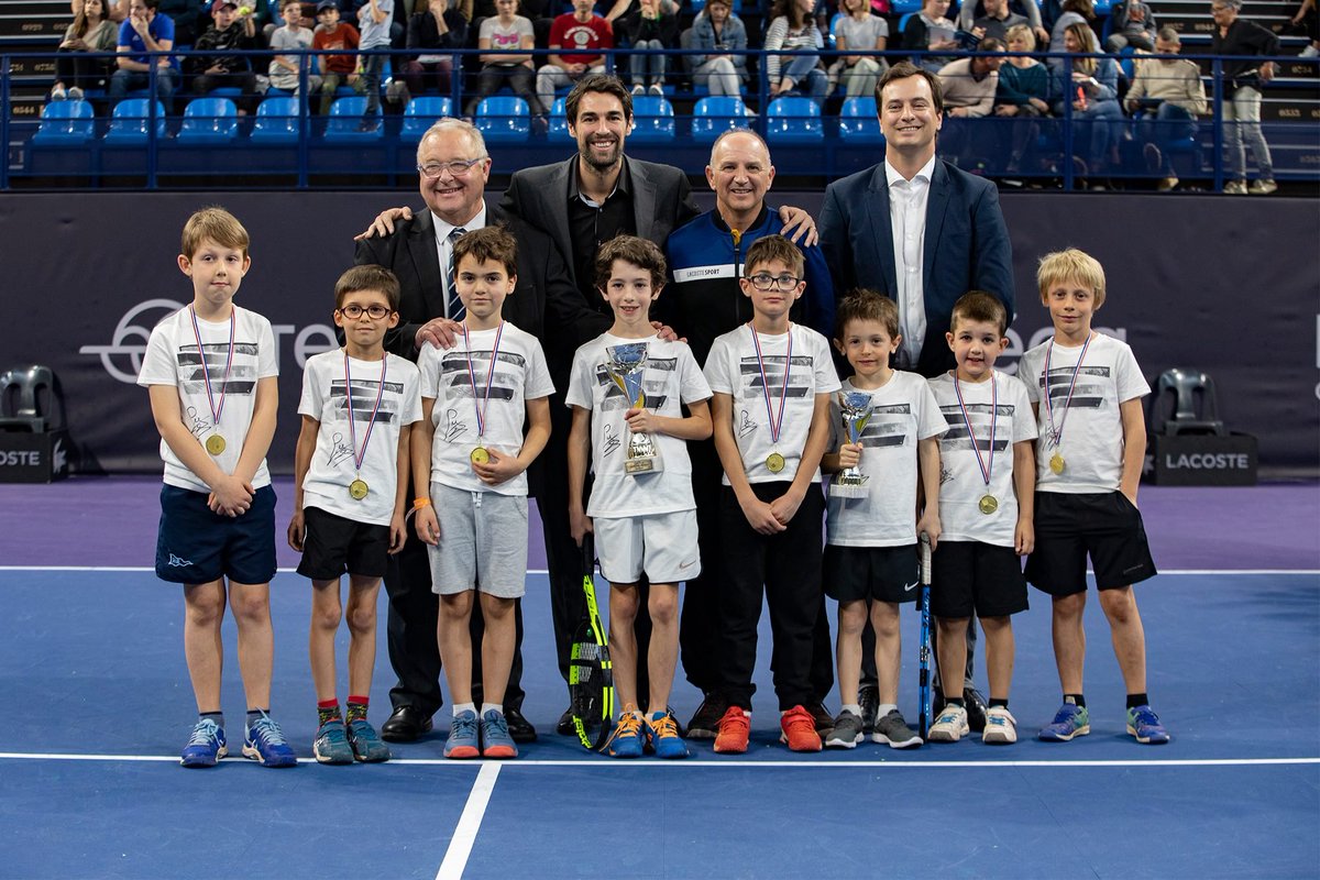 TeregaOpen's tweet photo. Le défi @credit_agri_PG a rendu son verdict : au terme d'un match spectaculaire Élouan Pagès a battu Baptiste Cazalé sur le court central du Palais des Sports #TOPP19 #terega #tennis #villedepau #openpau #ATP @tennis_64 @LnaTennis @FFTennis @ATP_Tour @Ville_Pau @ATPChallenger https://t.co/ZffappgwTh