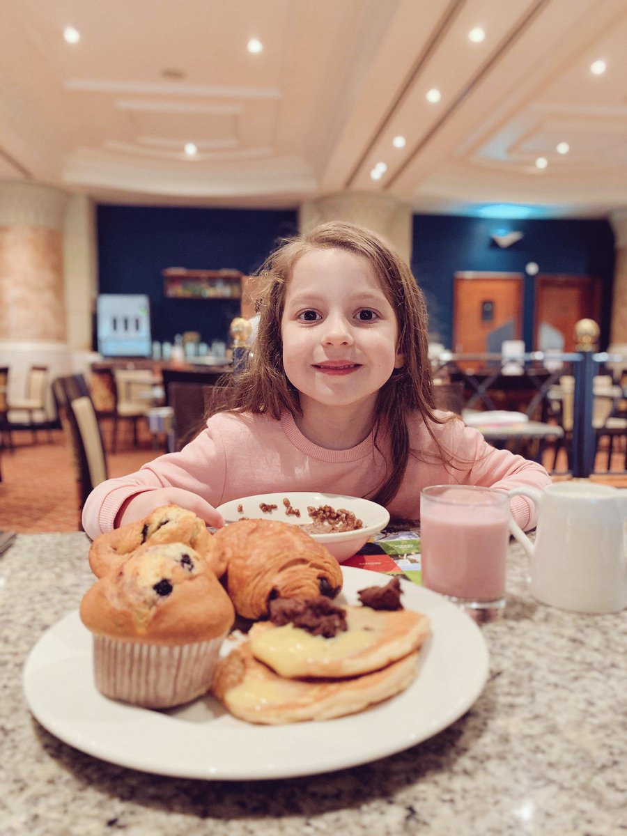 PollyAgapi's tweet photo. @UskPrimary Whilst away during half term, Sofia of Dosbarth Ash found lots of alternatives for Goldilocks' breakfast https://t.co/5zNasWll7R