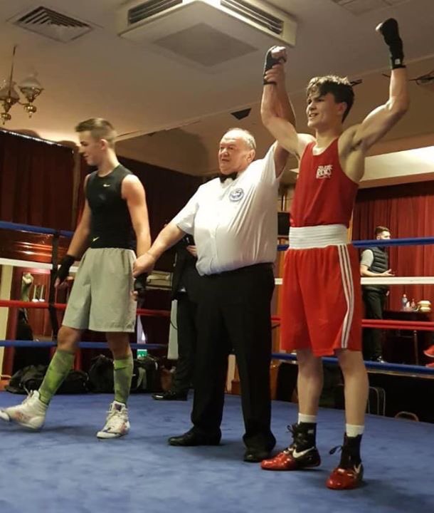 ElcocksBA's tweet image. So after a close fought contest Academy boxer Jack Rossi is now under 60Kg Midlands Counties Champion.
Great to see so many from the club come out to support one of their own today