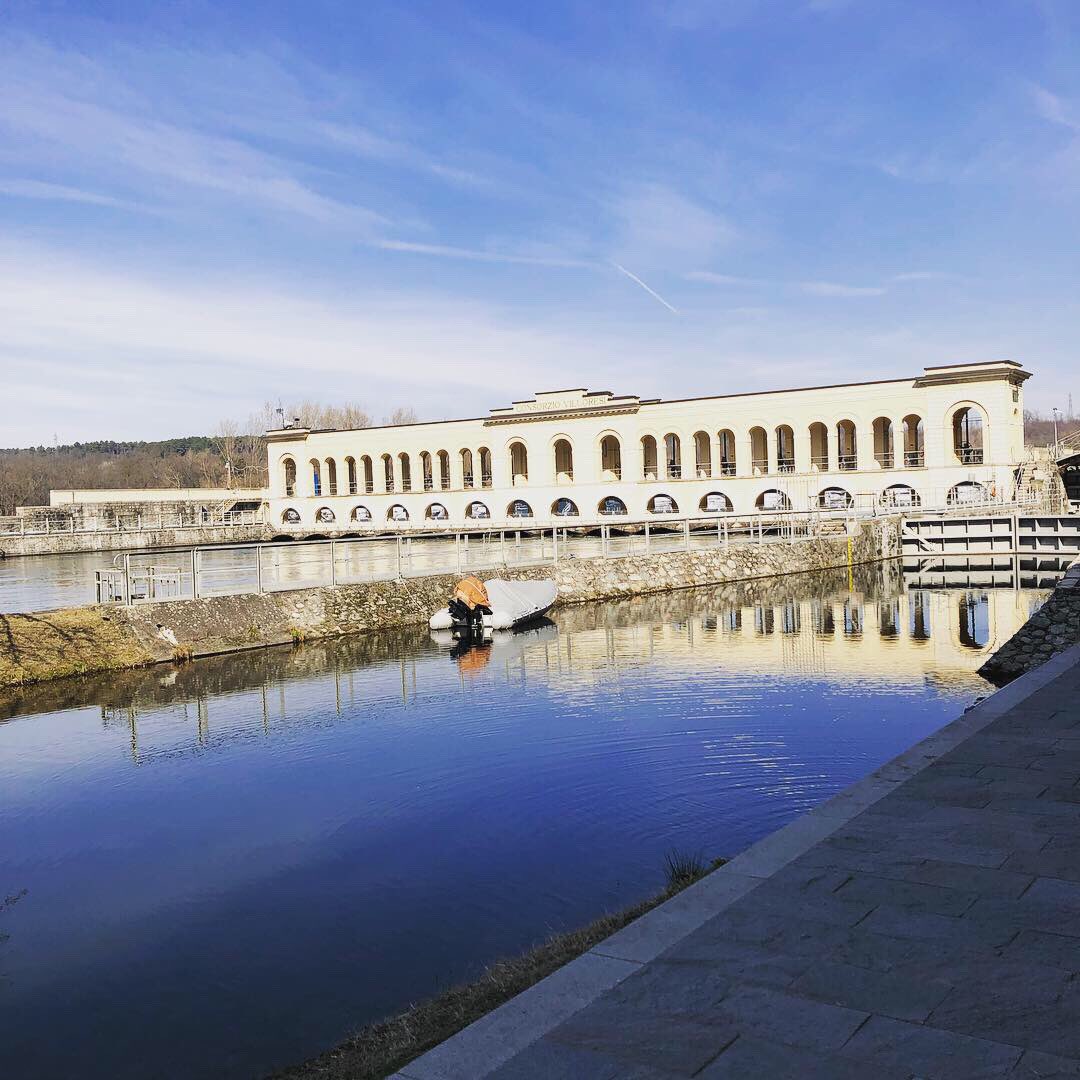 ciclopericoloso's tweet photo. Oggi 160 km lungo l’acqua: naviglio, Ticino, villoresi, lago maggiore. Milano/sesto Calende - sosta al bellissimo Bike Hotel alla ex dogana del #panperduto #ciclismi #sundaytraining https://t.co/6k6rf7n2Ta