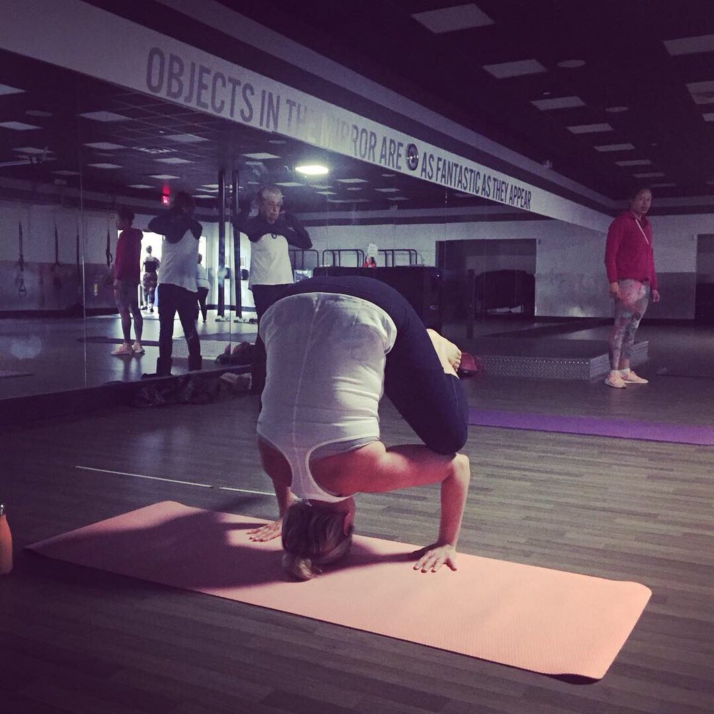 JoMarieHD's tweet photo. Iβve been so afraid to try this...I wanted to do it on my own terms..it felt amazing once it suddenly happened. βοΈπ§πΌββοΈ #yogaprogress #yogajourney #yogaflow #bindtounwind #corestrength #mindovermatter #52yrsyoung #followyourbliss #Sundaystretch #yogatherapy #slowandsteadywinstherace https://t.co/TkPJ3lO9rQ