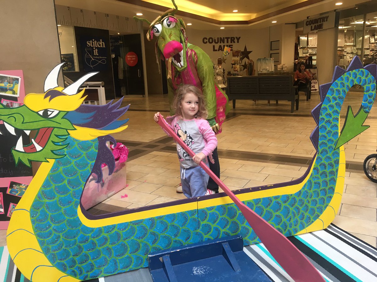 PtboDragonBoat's tweet photo. Come take a selfie with our #Dragon or a photo in the boat! We loved meeting Ryan, Kailyn and Carolyne! #GetInTheBoat #Dragonbragging https://t.co/mdyjW8u3Lq