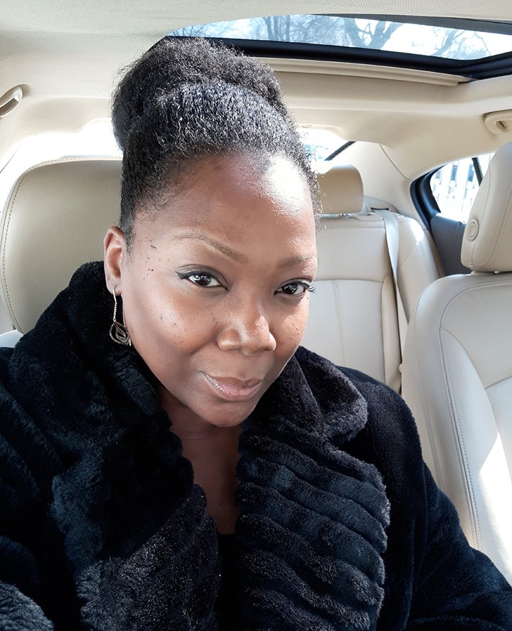 Such_a_TaraH's tweet photo. #Sundaychillmode Coffee run in a fake fur and tank top!๐๐ https://t.co/LyUa6myyVW