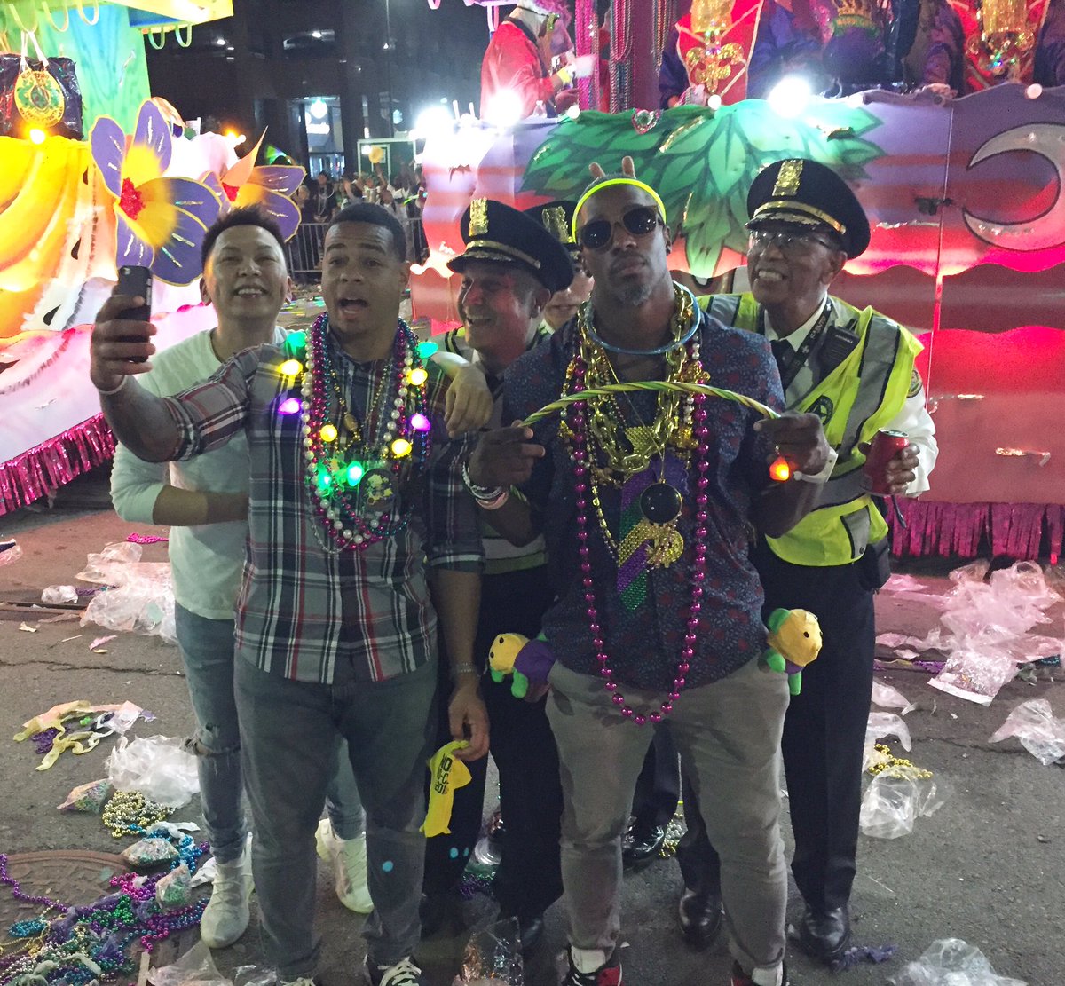Pierre Thomas (@pierre_thomas) on Twitter photo Parading on St. Charles! <a href="/Harp41/">Roman Harper</a> <a href="/timmydoe/">Timmy Doe</a> <a href="/NOLABilly/">Billy Ceravolo</a>
#mardigras #onetimeinnola #nola #Carnival2019 Parading on St. Charles! <a href="/Harp41/">Roman Harper</a> <a href="/timmydoe/">Timmy Doe</a> <a href="/NOLABilly/">Billy Ceravolo</a>
#mardigras #onetimeinnola #nola #Carnival2019