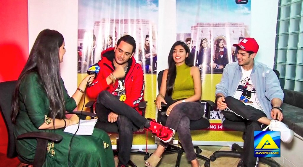 undefinedparsh's tweet photo. New Interview with PuncchBeat gang !!๐คโค
@HarshitaGaur12 @lostboy54 @ipriyanksharmaa @altbalaji
#PuncchBeat #HarshitaGaur #PriyankSharma #VikasGupta #Rahat #Divyanka #Dinky #Divrah
https://t.co/MjUvLcfUGl https://t.co/wnBuW0av7L