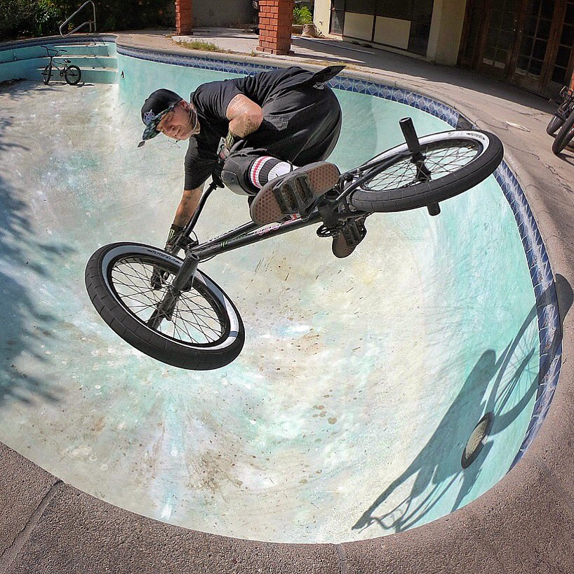 Merge4_'s tweet photo. @RickThorne jamming on his bike as always! Shredding it up since day one!!🔥👀
#stayrad #bmx #poolseekers #shredding @MonsterEnergy @LostArtLiquids @goodguysinblack @MonsterMusic https://t.co/k1dohMurWO