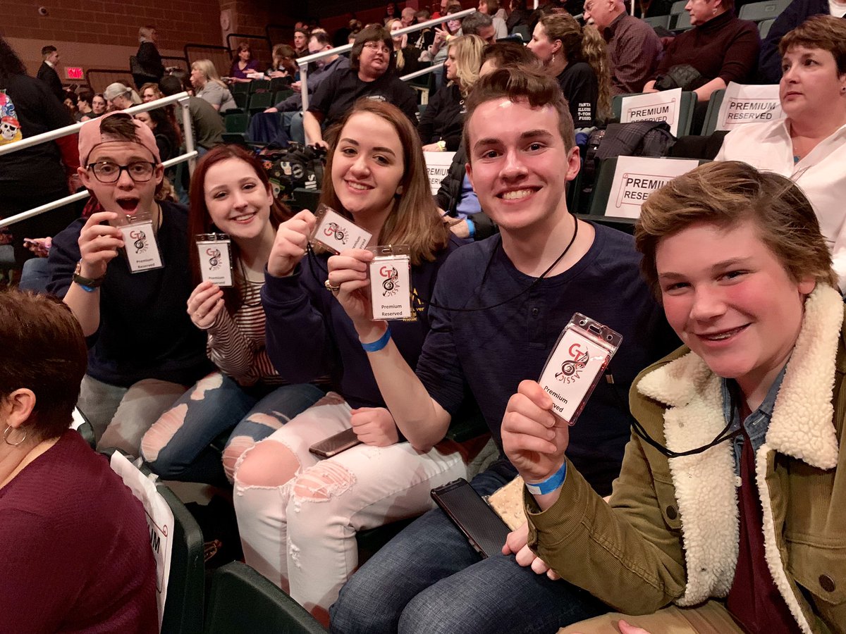 AHSVocalMusic's tweet photo. We’re all about sportsmanship here in Andover. Some of our kids drove a total of 300 miles yesterday to support their friends in other choirs at @DanielHandVibe’s Connecticut Classic. ❤️

@Andover_HS @AndoverPS https://t.co/M1P4fidIVK