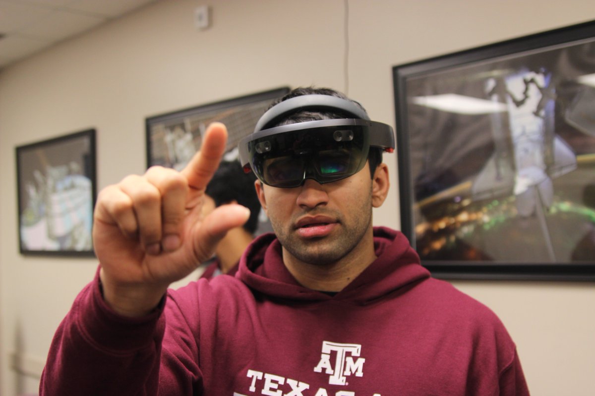 12AstronautLab's tweet image. Gearing up for our preliminary design review presentation Wednesday! We intend to show up and show OUT. #NASAcodes #TAMUAerospace