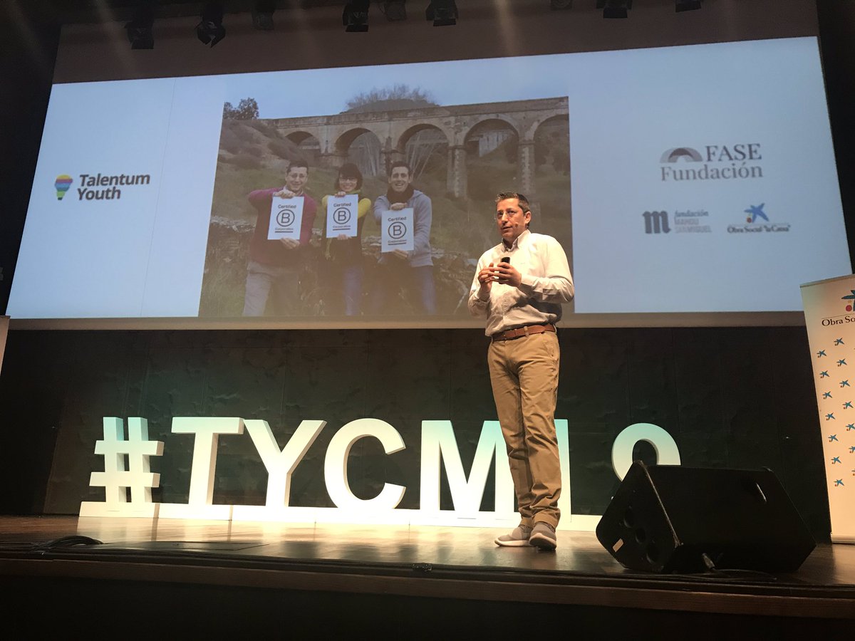 juanjomanzano's tweet photo. El tercer ingrediente a la hora de emprender es enfocarse a un gran reto social/ambiental, mientras más grande sea mejor. La utopía nos permite seguir dando pasos. Gracias a todos/as los que me escucharon en #TYCM19 #almanatura 😉 https://t.co/sxfrAhD1la