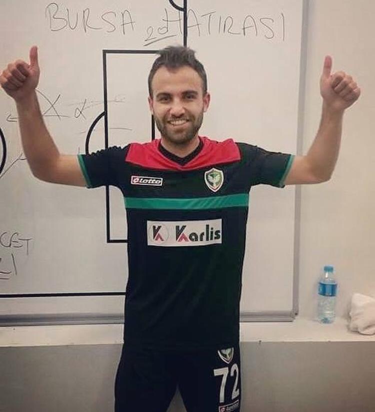 Amedsporluyuz's tweet photo. Hepiniz bir yana Mansur Çalar bir yana,
Yanlış adama oynuyorsunuz. https://t.co/mMUBNWUNKA
