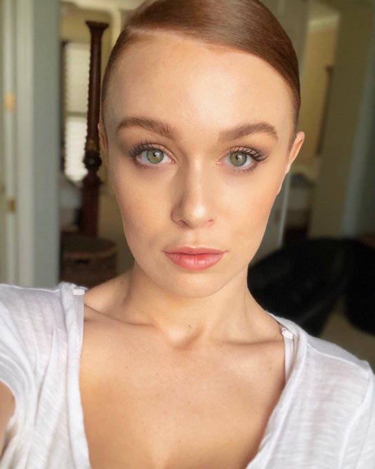 Just living my #sleekbun dreams ❤️ https://t.co/KXhZeb1beV<a href="/tag/sleekbun"class="tags">#sleekbun</a>