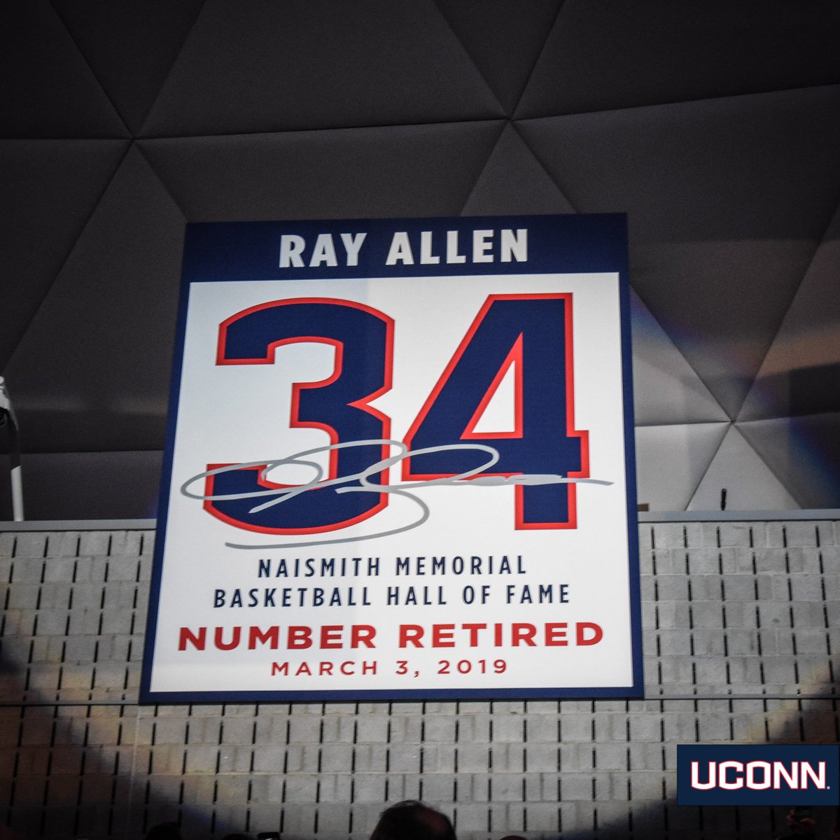 UConnHuskies's tweet photo. 3⃣4⃣ immortalized.

#HuskiesForever https://t.co/iCz25svzmg