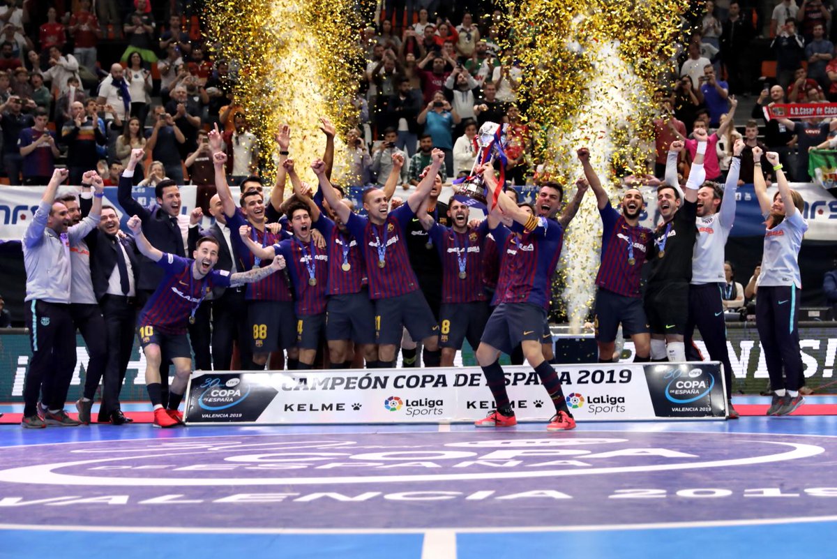 El Barcelona Lassa celebra la Copa de España (@FCBFutbolSala).