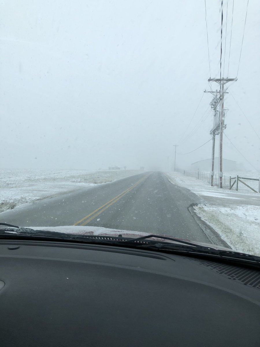 clarkjr2's tweet photo. @KevinHarned @RyanHokeWAVE3 @WAVE3Weather snow in hardinsburg Ky https://t.co/AY8OZ91Lzb