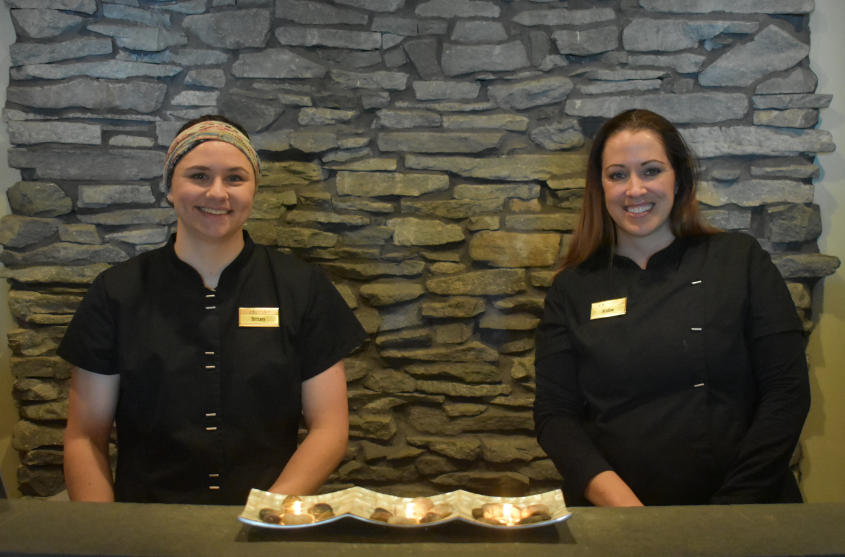 OsthoffJobs's tweet photo. Fun Feature of the Day: Brittany and Kristine work at The Aspira Spa and they love their relaxing, unique work environment. If you want to work along side them, then click on the link below! #osthoffresort #aspiraspa #jobs #elkhartlake #opportunities

https://t.co/0iCZVkSp9y https://t.co/lMCNubcO0I