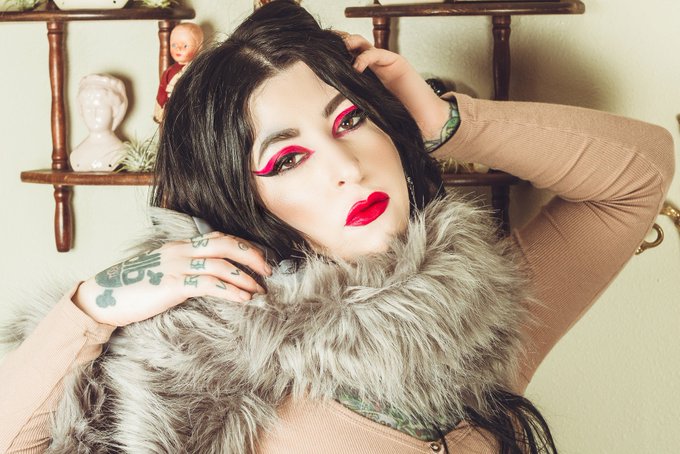 I put lipstick on my eyes and couldn&rsquo;t help but document it 💄truthfully I hate doing makeup. It&rsquo;s a chore<a href="/tag/fashion"class="tags"><span>#fashion</span></a><a href="/tag/ootd"class="tags"><span>#ootd</span></a><a href="/tag/rocknroll"class="tags"><span>#rocknroll</span></a><a href="/tag/inkedgirls"class="tags"><span>#inkedgirls</span></a><a href="/tag/altmodel"class="tags"><span>#altmodel</span></a>