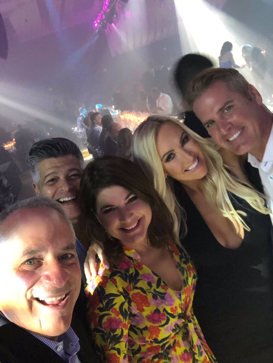 ajoneson7's tweet photo. Great night fundraising for @MagicMentors. #BigBrotherBigSister #IgniteMiami https://t.co/UYIQEAVFke