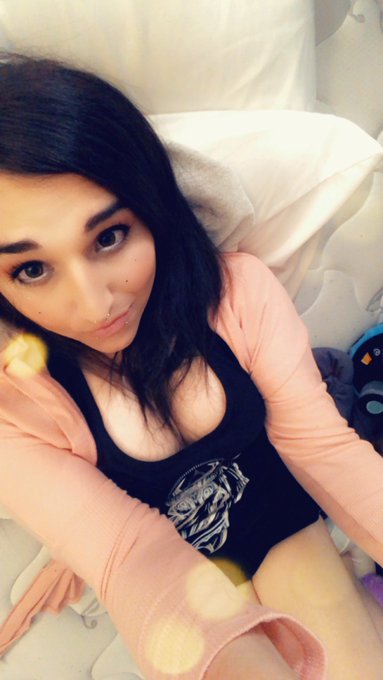 Watch EmilyRoseIV's leaked NSFW photo on TwXstars