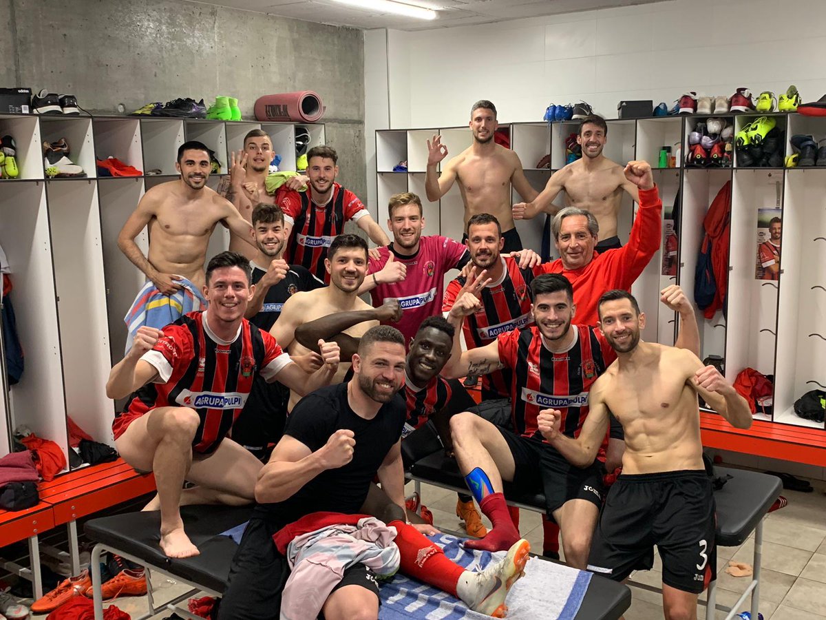 pulpileatletico's tweet photo. ¡PARTIDAZO! ¡Seguimos sumando, gracias a los goles de @Ibundiaye2, @GuilleSmitarelo , @Javi_Manza_4 y @douglasrc010! ¡GRACIAS AFICIÓN! ¡JUNTOS HASTA EL FINAL! 💪👏💯

#VamosPulpileño 🔴⚫️ https://t.co/IlZWtYXYBA