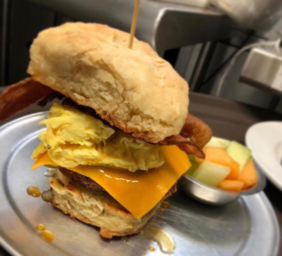 LaylaWebstrGrv's tweet photo. Brunch ends at 2:00. #getyousome #eatlocal #sundaybrunch https://t.co/3YMvkbaRCC