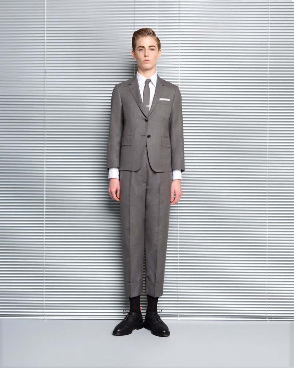 ThomBrowne's tweet photo. ... executive ...
women's fall 2019
ph: #thomasgoldblum
beauty: #markcarrasquillo
hair: #eugenesouleiman
choreography: #nianfish
casting: #adamhindle
production: #backofthehouse
@SJMillinery
#thombrowne #thombrownefw19 #stephenjonesmillinery https://t.co/1QIU6W0stu