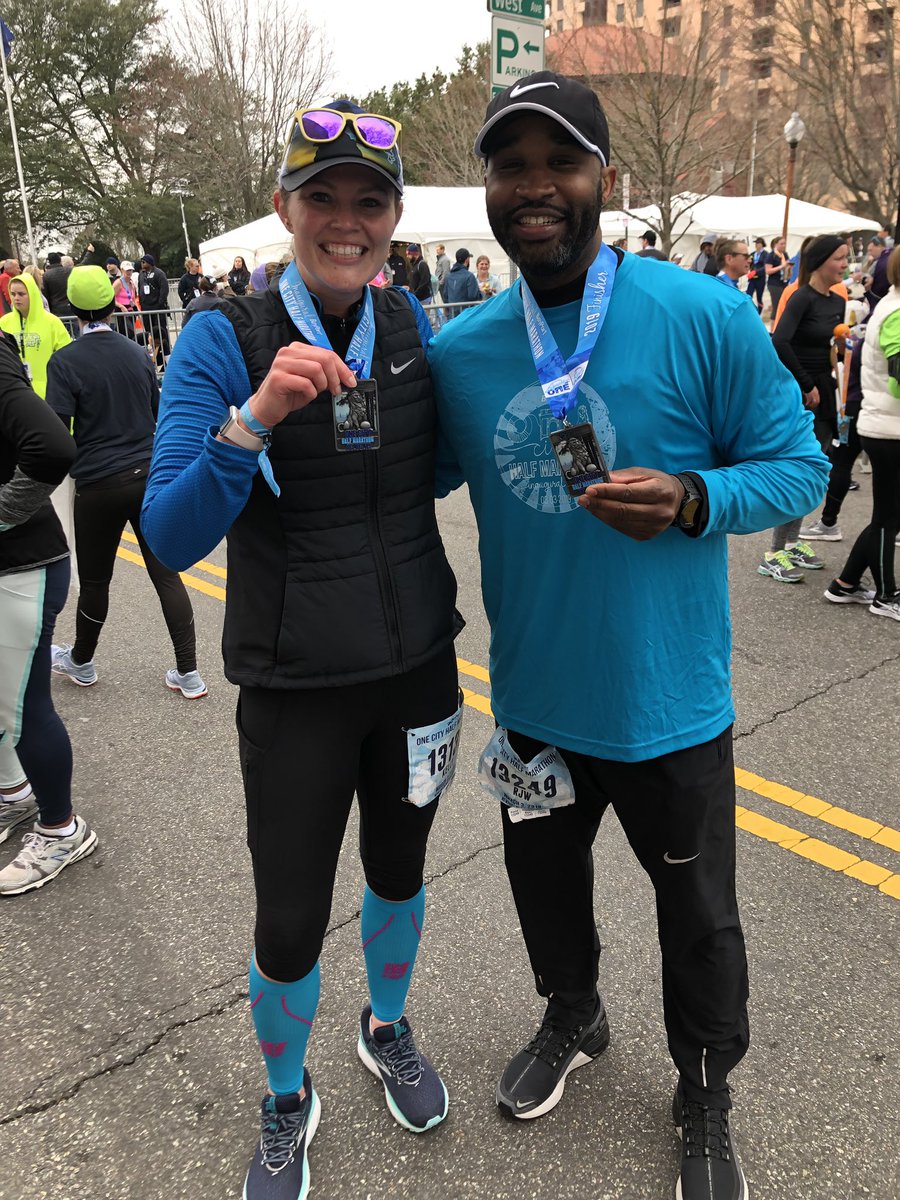 twinjamom's tweet photo. Inaugural One City Half Marathon was a blast! Congrats to all of the runners! @OneCityMarathon @Greenrunninggrl @VAeducatorRJW #trainjanda #liveloverun https://t.co/MysUNtkGAk