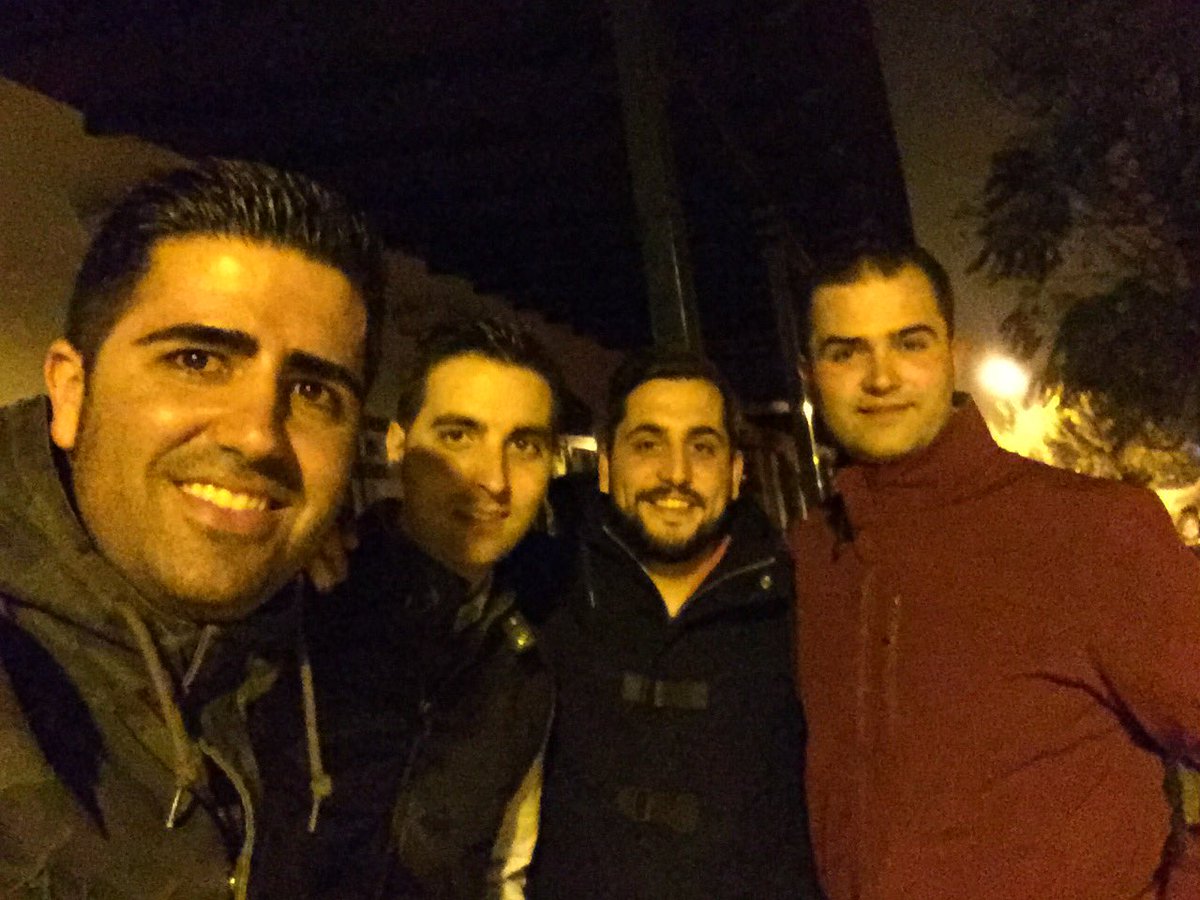 ¡Peregrinación de Huelva!

En la noche de ayer estuvimos en la aldea del Rocío. Noche espectacular, pudimos disfrutar en grande.

Ambientazo en la Calle Santaolalla. ¡Gracias por contar con nosotros!👌🏽