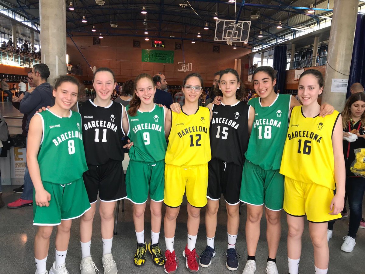 ASRBasketAlmeda's tweet photo. Tarda de 🏀 per seguir sumant experiències i aprenentatges per la Jana, Míriam, Ari, Noa, Paula, Judith i Andrea!!
Gran feina i extraordinàries ganes de millorar dia a dia, que defineixen al #IFGrocALM i aquestes jugadores!!
#adnAlmeda #canteraAlmeda https://t.co/0TcY0dqZHd
