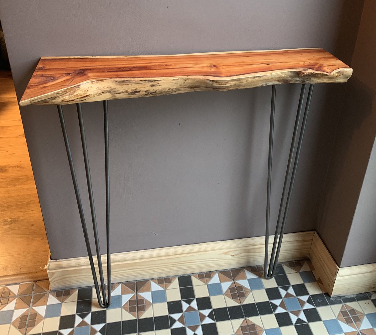 dan_workshop's tweet image. New hallway table I made on etsy