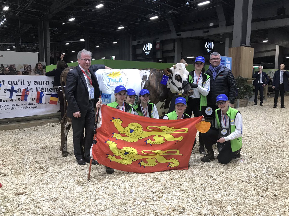 Tnla2019Rob's tweet photo. Et c’est la victoire ! 🎉 Tous nos efforts auront payé, c’est une chance incroyable de remporter le Trophée National des Lycées Agricoles ! Ce fut un week-end et une semaine éprouvants mais à la fois génial ! 
Ps: on a gagné !!!🏆💪🏻
#TNLA2019 #SIA2019 #robillard #SkillRob https://t.co/3x6EVwR7jx