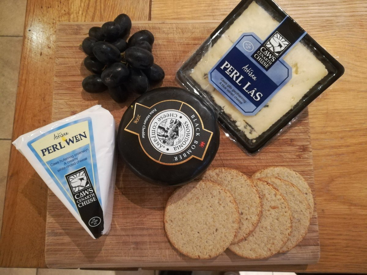 Welsh cheese from @boroughmarket for supper from Caws Cenarth Cheese. (+ Welsh black grapes, who knew? 😉) @fooddrinkwales @walesweeklondon #thisiswales